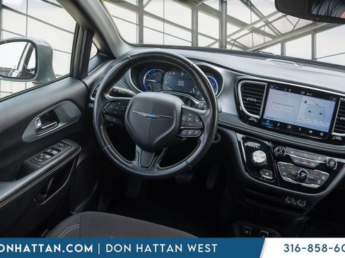 Used 2021 Chrysler Pacifica Touring w/ S Appearance Package FWD image 13
