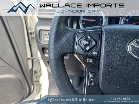 Used 2018 Toyota 4Runner TRD Off-Road Premium AWD/4WD image 29
