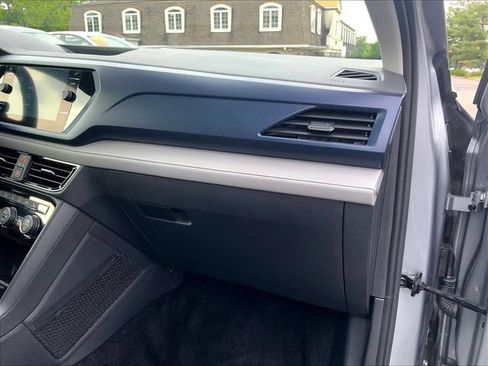Used 2024 Volkswagen Taos SE w/ Panoramic Sunroof Package AWD/4WD image 21