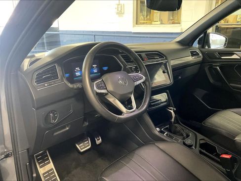 Used 2023 Volkswagen Tiguan SE R-Line image 8