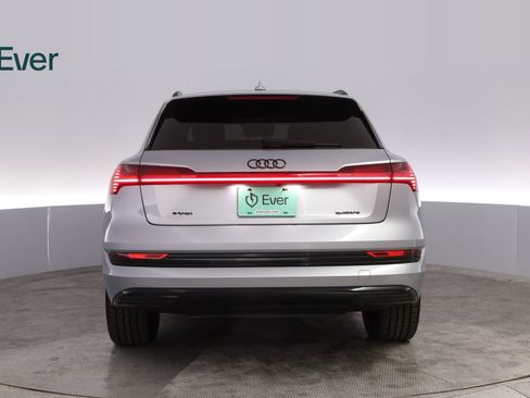 Used 2022 Audi e-tron Premium Plus image 15