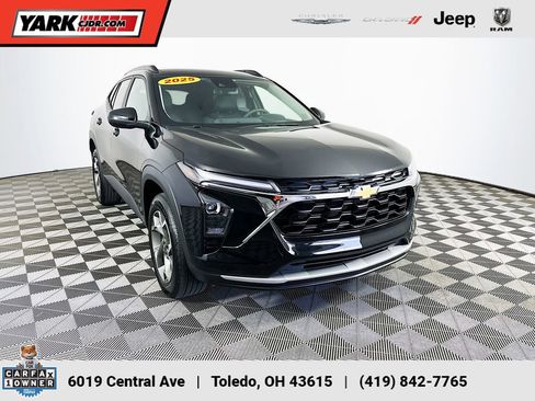 Used 2025 Chevrolet Trax LT FWD image 1