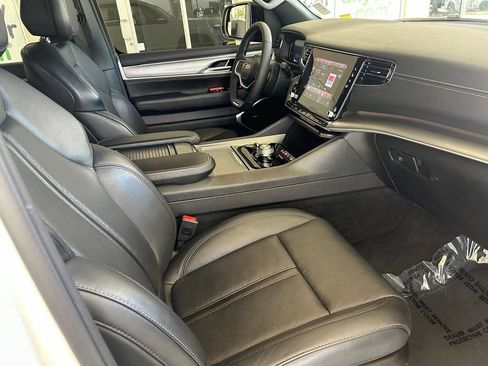 Used 2025 Jeep Wagoneer Series II AWD/4WD image 25