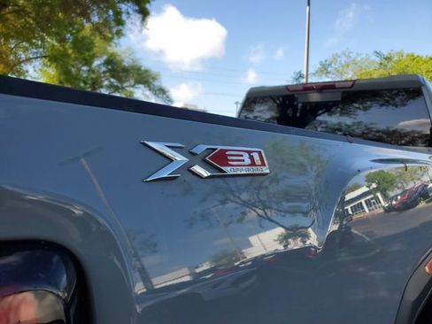 Used 2024 GMC Sierra 2500 SLT w/ SLT Premium Package image 9