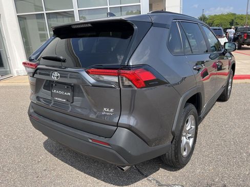 Used 2025 Toyota RAV4 XLE AWD/4WD image 14