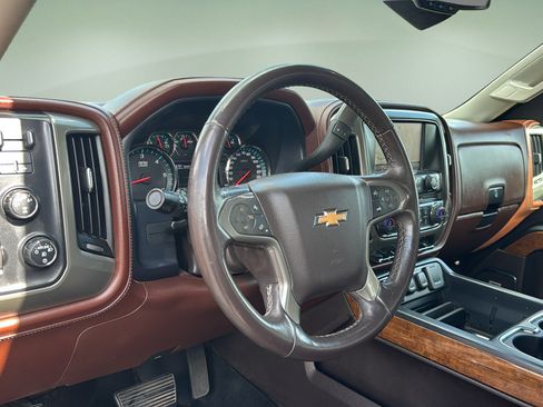 Used 2015 Chevrolet Silverado 1500 High Country w/ High Country Premium Package AWD/4WD image 16