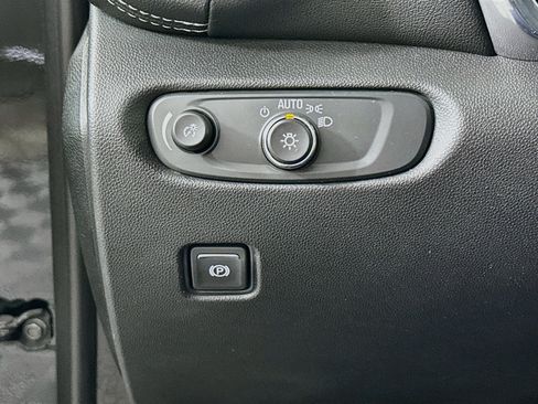 Used 2025 Chevrolet Blazer LT FWD image 16