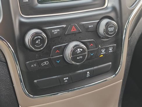Used 2015 Jeep Grand Cherokee Laredo w/ Quick Order Package 23E AWD/4WD image 24