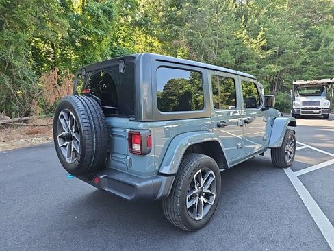 Used 2024 Jeep Wrangler Unlimited w/ Convenience Group AWD/4WD image 5