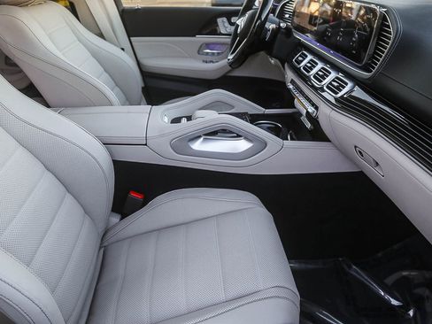 New 2026 Mercedes-Benz GLS 580 4MATIC image 15