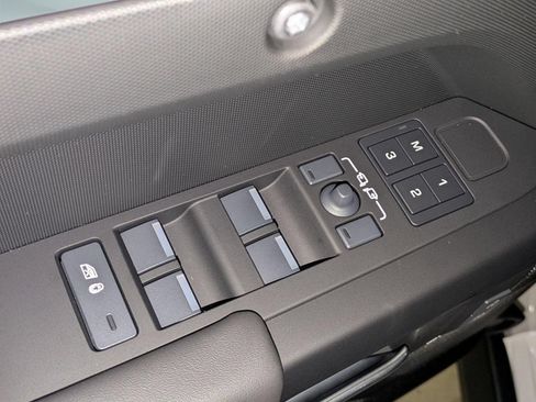 New 2026 Land Rover Defender 110 X-Dynamic SE AWD/4WD image 12