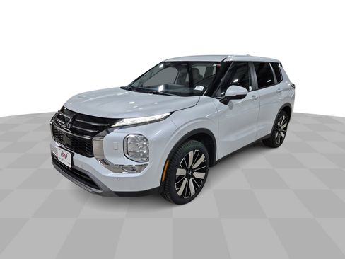 Used 2025 Mitsubishi Outlander SE AWD/4WD image 5