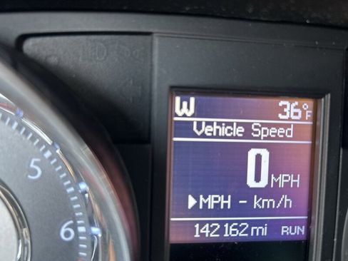 Used 2014 Chrysler Town & Country Touring image 16