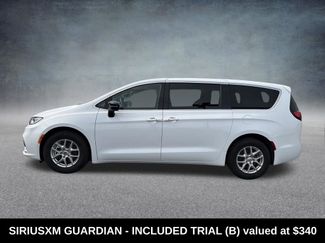 Used 2025 Chrysler Pacifica Select FWD video 2