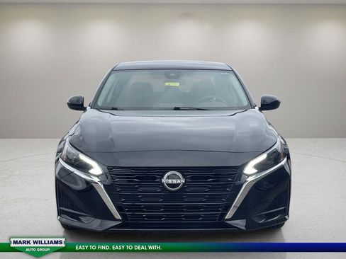 Used 2023 Nissan Altima 2.5 SV image 2