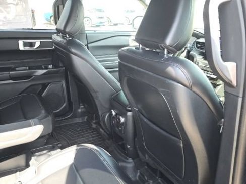 Used 2020 Ford Explorer XLT w/ Equipment Group 202A AWD/4WD image 27