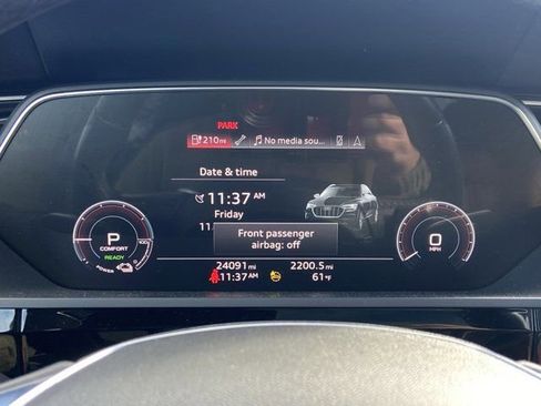 Used 2022 Audi e-tron Premium w/ Convenience Plus Package image 13