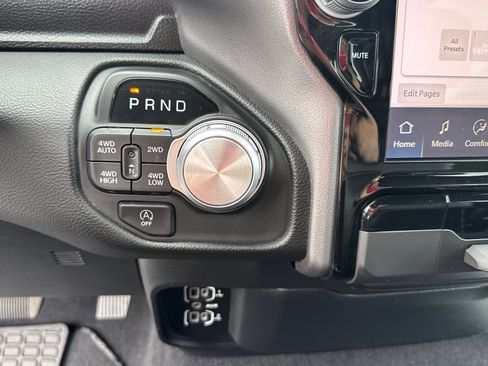 Used 2025 RAM 1500 Laramie image 15