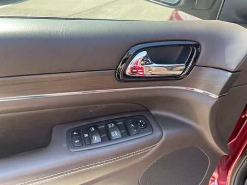 Used 2019 Jeep Grand Cherokee Overland AWD/4WD image 12