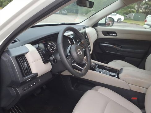 Used 2023 Nissan Pathfinder SL image 12