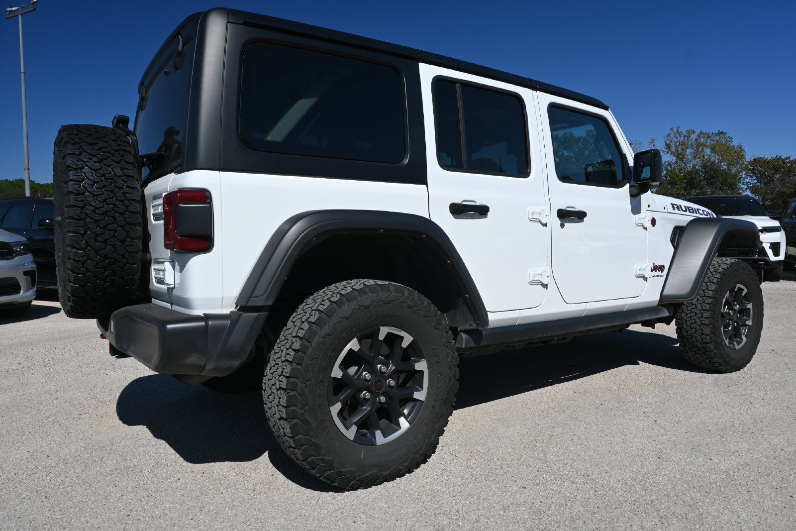 Used 2026 Jeep Wrangler Unlimited Rubicon AWD/4WD image 2
