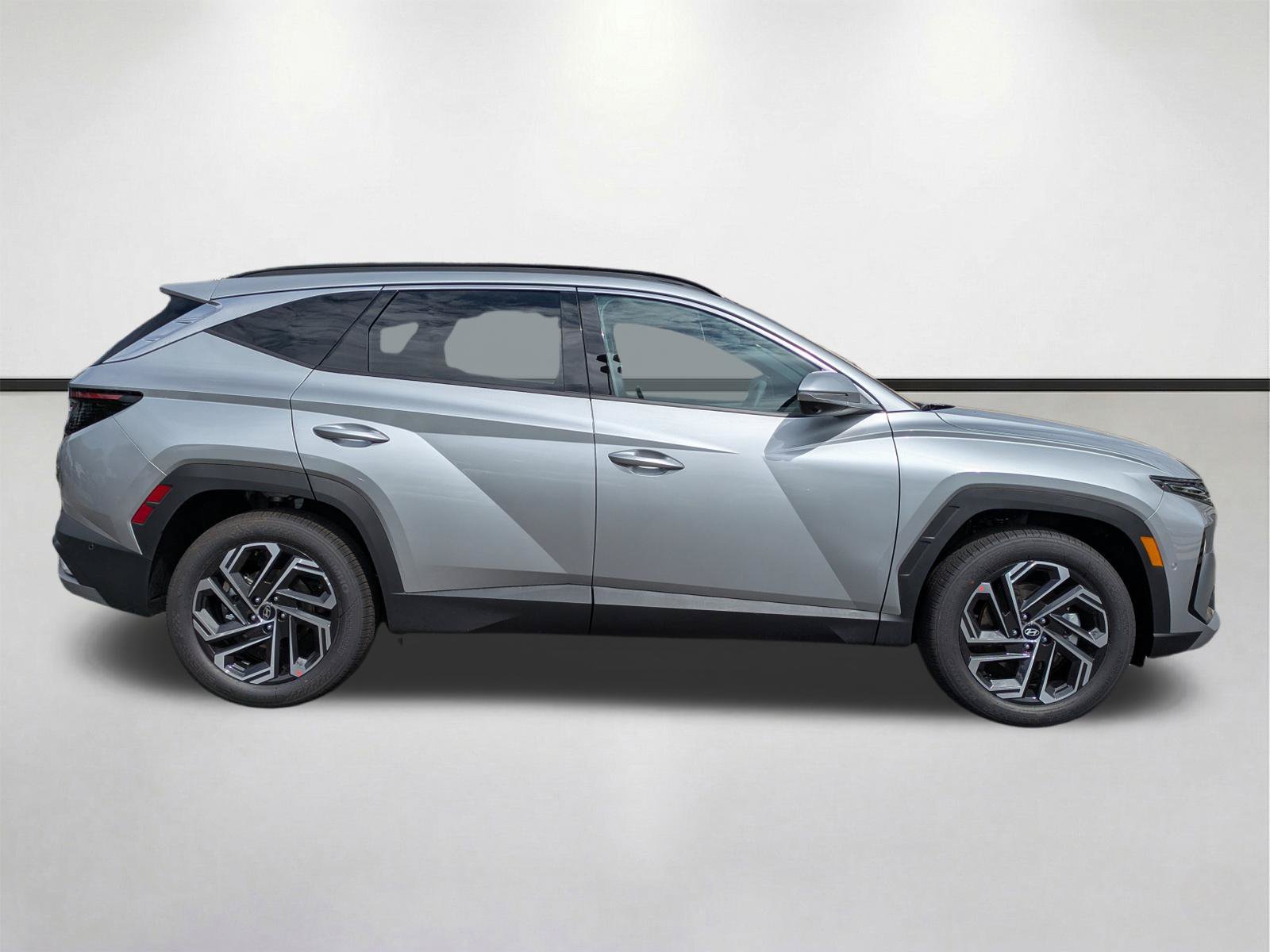 New 2026 Hyundai Tucson Limited w/ Tow & Go Package FWD image 4