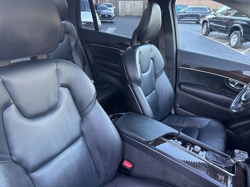 Used 2018 Volvo XC90 T5 Momentum w/ Convenience Package AWD/4WD image 38