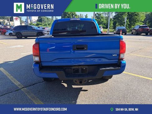 Used 2018 Toyota Tacoma TRD Sport AWD/4WD image 4
