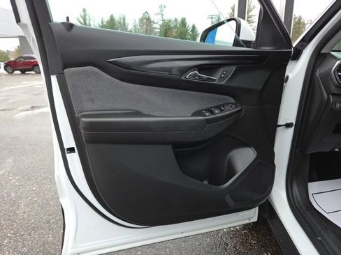 Used 2025 Chevrolet TrailBlazer LT image 23