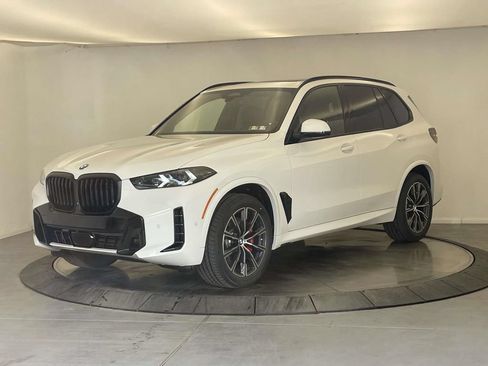 New 2026 BMW X5 xDrive40i w/ M Sport Package AWD/4WD image 1