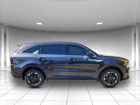 New 2026 Kia Sorento S image 2
