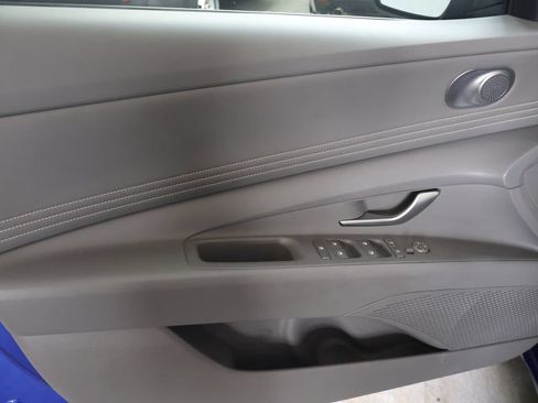 Used 2025 Hyundai Elantra SEL FWD image 15