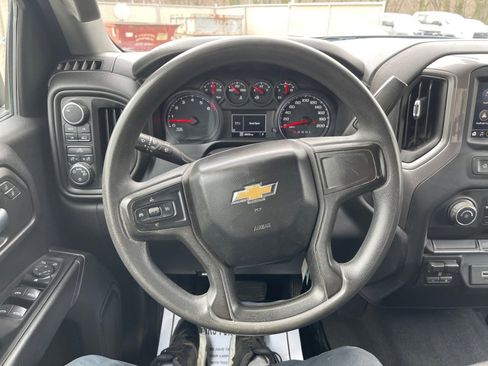 Used 2020 Chevrolet Silverado 1500 Custom w/ Custom Convenience Package AWD/4WD image 19