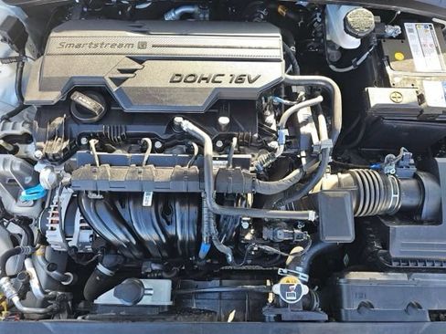 Certified 2025 Hyundai Elantra Limited FWD image 21