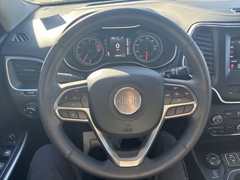 Used 2020 Jeep Cherokee Latitude Plus w/ Comfort/Convenience Group image 18