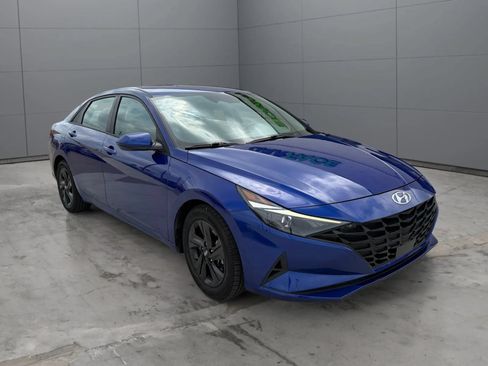 Used 2021 Hyundai Elantra SEL w/ Convenience Package FWD image 4