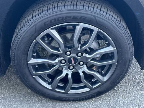 Used 2023 GMC Terrain Denali w/ Black Diamond Edition image 31