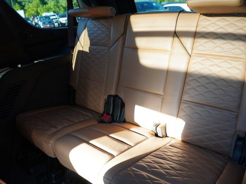 Certified 2022 Cadillac Escalade Sport w/ Touring Package AWD/4WD image 19