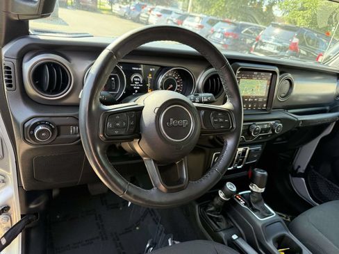 Used 2023 Jeep Wrangler Unlimited Sport AWD/4WD image 2