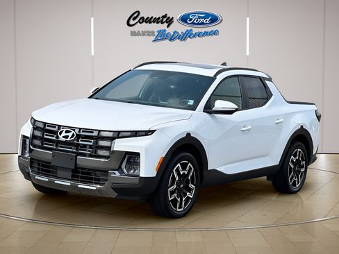 Used 2025 Hyundai Santa Cruz Limited AWD/4WD image 2