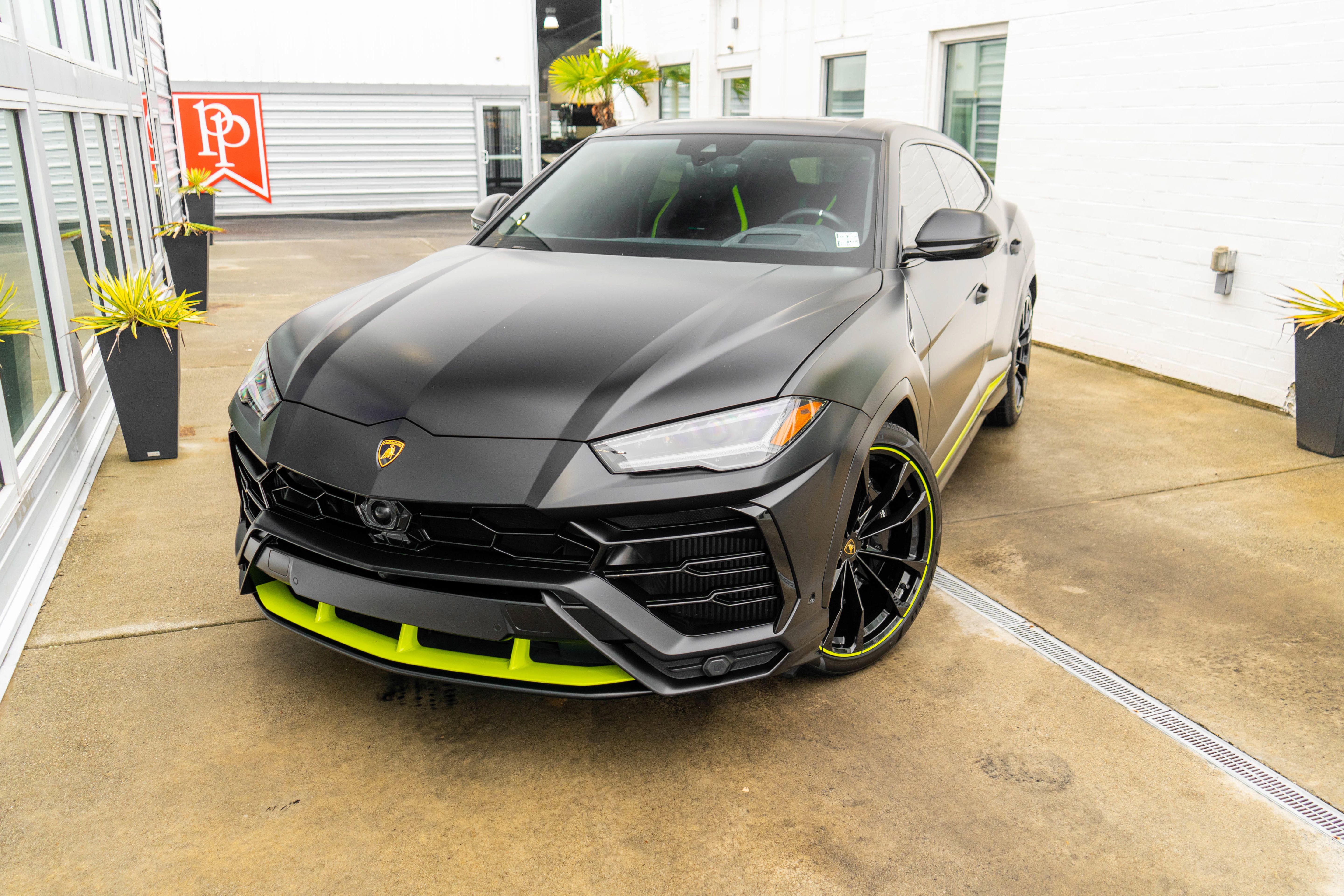 Used 2021 Lamborghini Urus AWD/4WD image 3