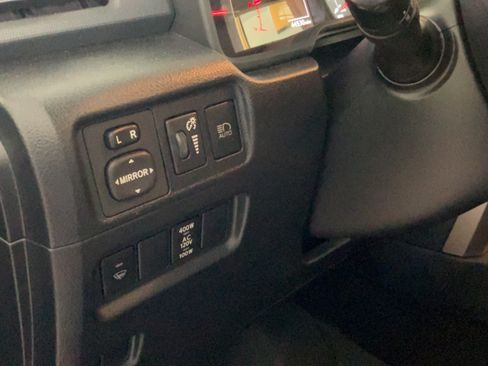 Used 2020 Toyota 4Runner SR5 Premium w/ Moonroof Package AWD/4WD image 18