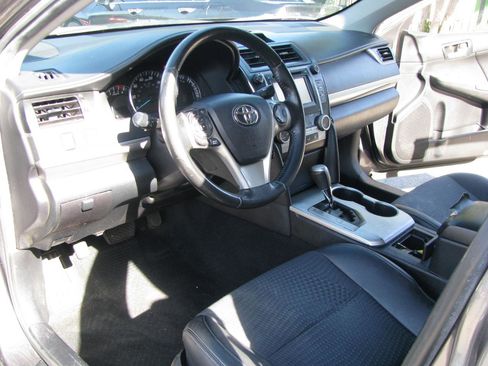 Used 2014 Toyota Camry SE image 9
