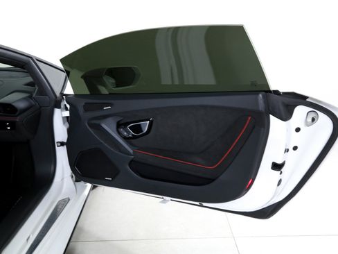 Used 2022 Lamborghini Huracan EVO RWD image 17