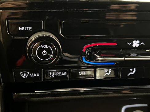 Used 2024 Jeep Grand Cherokee Laredo RWD image 57