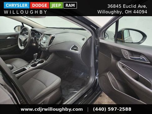 Used 2018 Chevrolet Cruze LT FWD image 33