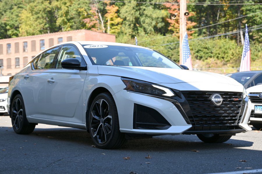 Used 2025 Nissan Altima 2.5 SR FWD image 8
