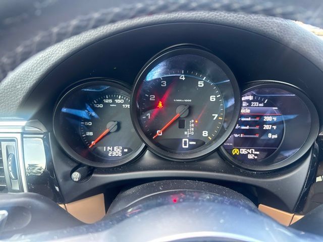Used 2018 Porsche Macan AWD/4WD image 11