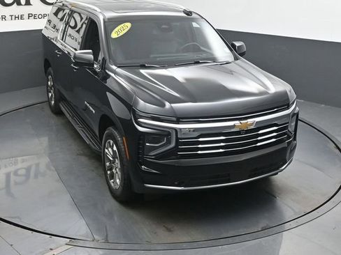 Used 2025 Chevrolet Suburban LT w/ Comfort Package image 48