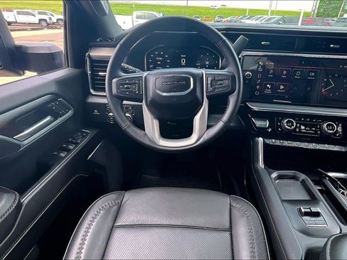 Used 2024 GMC Sierra 2500 Denali w/ Denali Reserve Package AWD/4WD image 5